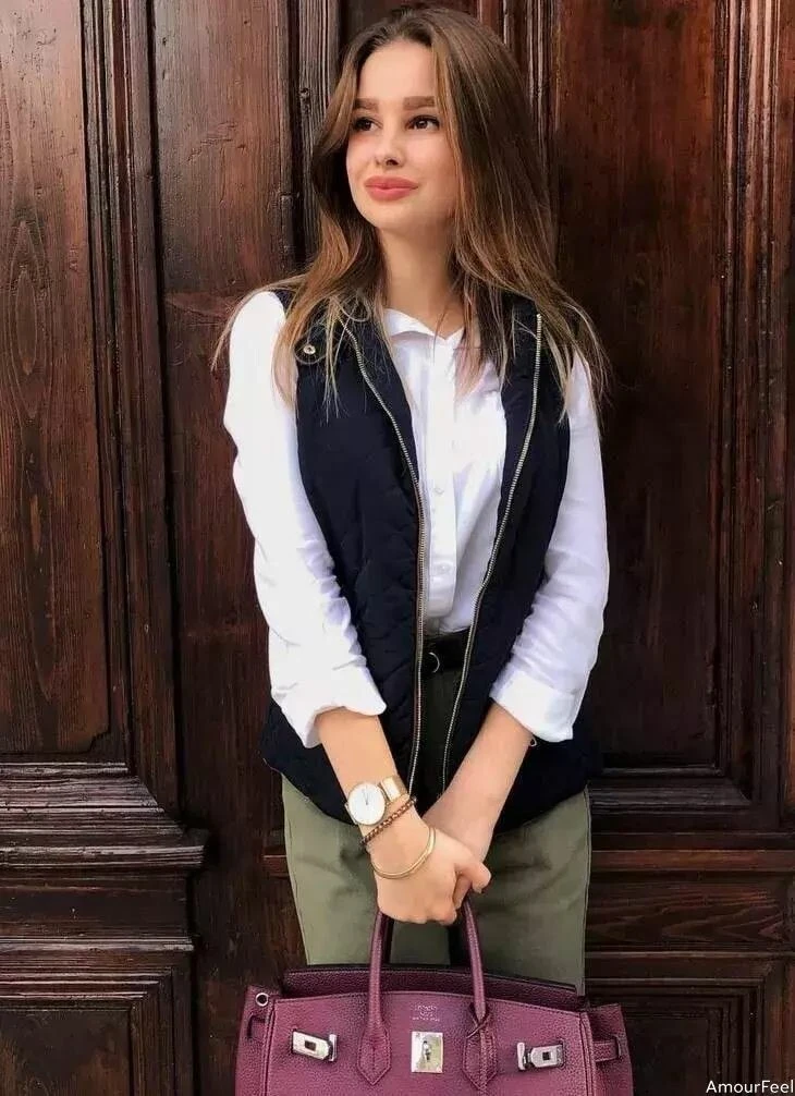 Jana Profile image 6